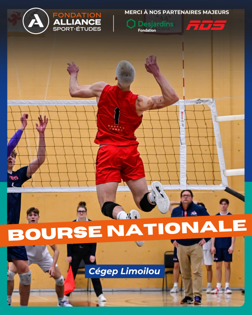 Zachary Desfossés pendant un sauf devant le filet de volleyball